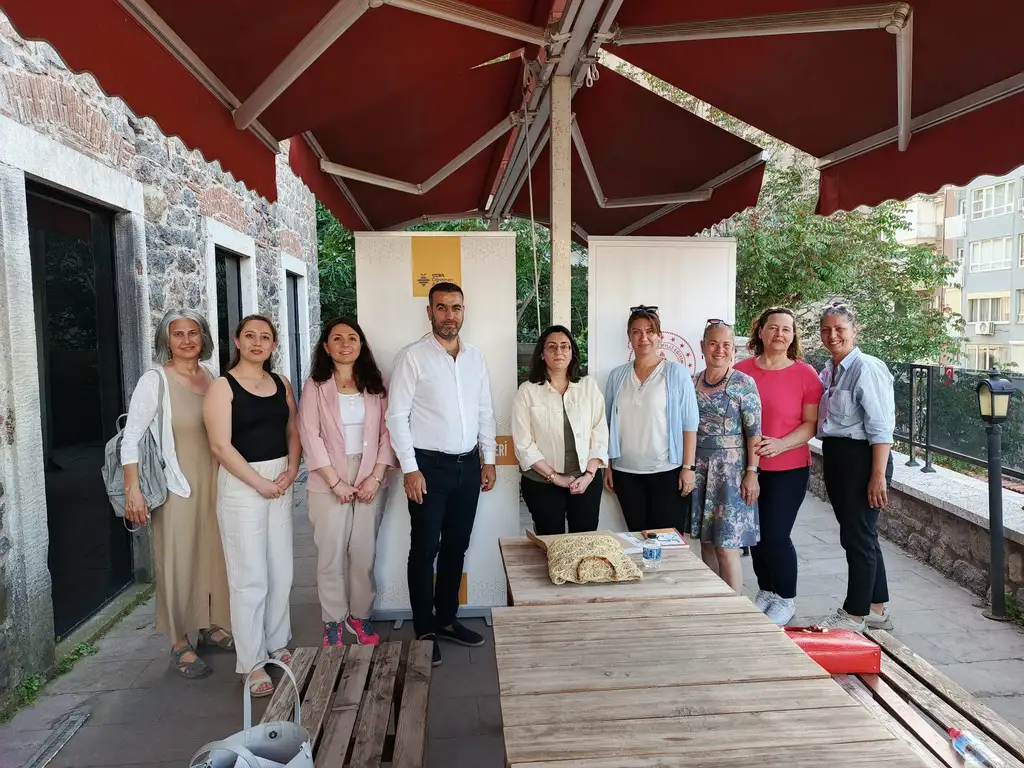 İzmir İl Milli Eğitim Müdürlüğü'nden yenilikçi bir eğitim: Metin analizi ve eleştirel düşünme