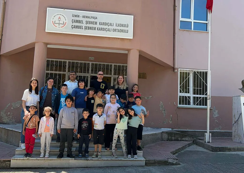Kemalpaşa İlçe Milli Eğitimde görevli şube müdüründen okul ziyareti