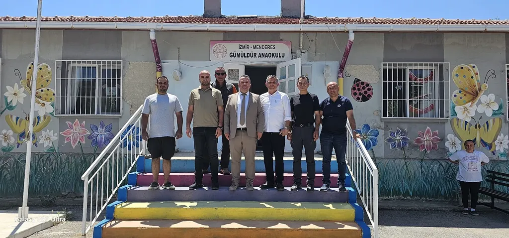 Menderes İlçe Millî Eğitim Müdürü Yusuf Yılmaz, Gümüldür Anaokulu’ndaki yenileme çalışmalarını inceledi