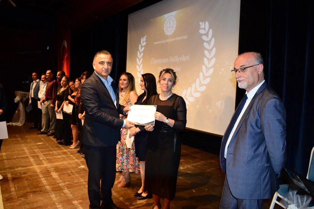 Narlıdere’de Öğretmen Akademileri Şiir Dinletisi yoğun katılımla gerçekleşti