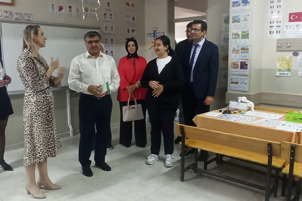 Kemalpaşa 80. Yıl Sütçüler okullarından TÜBİTAK Bilim Fuarı'na büyük ilgi