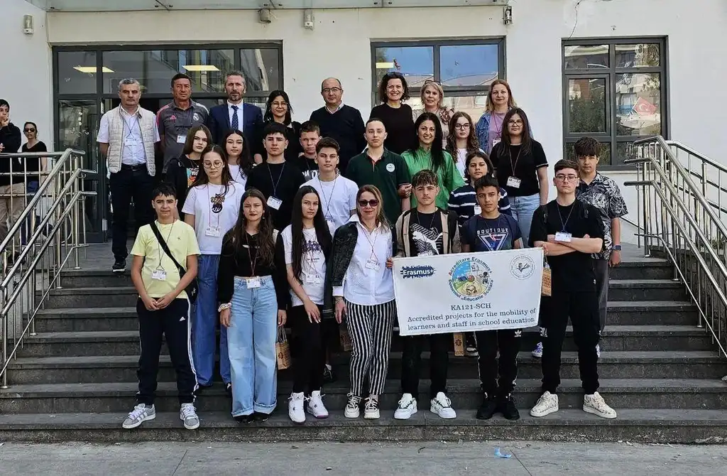 Karabağlar Şehit Gazeteci Hasan Tahsin Ortaokulu, Romanya'dan Erasmus+ ziyaretini ağırladı