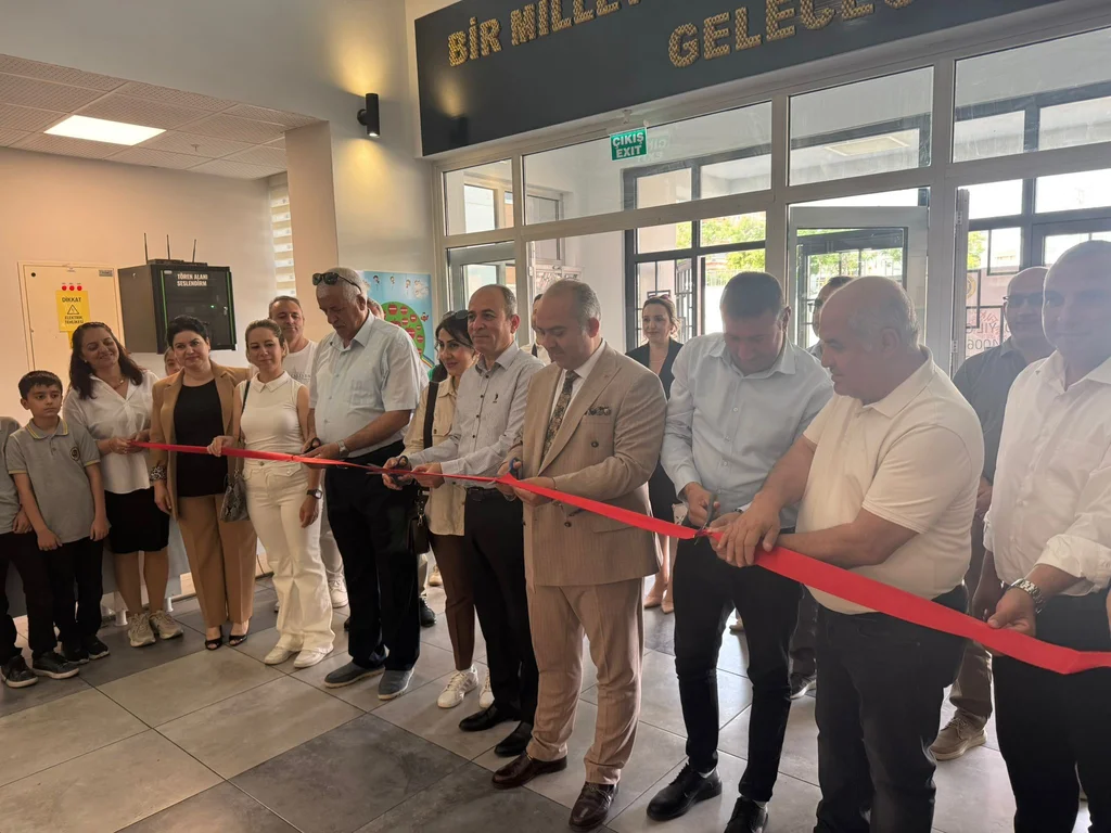 Aliağa’da 100. Yıl Ortaokulu’nda TÜBİTAK 4006 Bilim Fuarı gerçekleştirildi