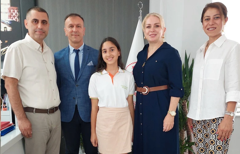 Karşıyaka İlçe Milli Eğitim Müdürü, başarılı öğrenciyi makamında ağırladı