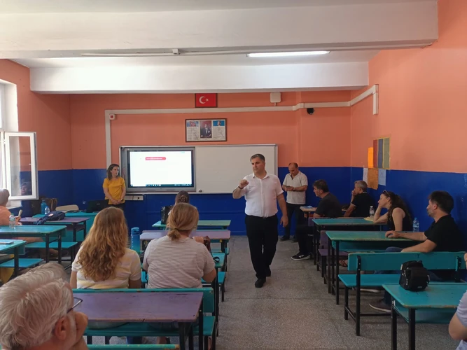 Bergama’da Türkiye Yüzyılı Maarif Modeli Seminerleri düzenlendi