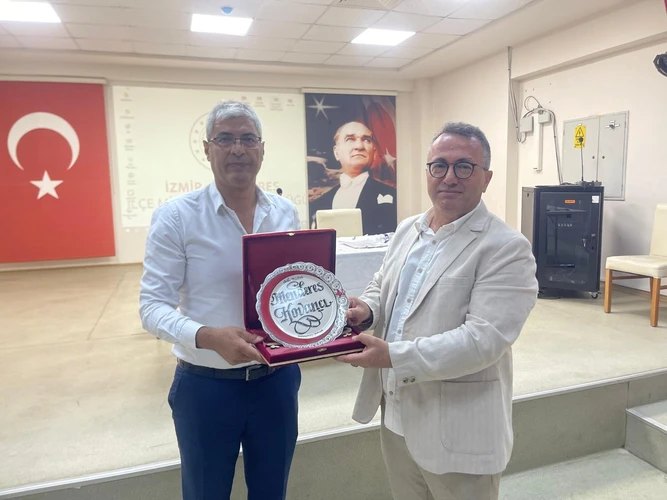 Menderes İlçe Millî Eğitim Müdürlüğü’nden Şube Müdürlerine anlamlı veda töreni