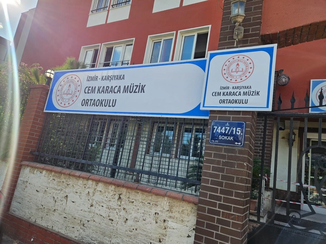 Karşıyaka’da sanat rüzgarı: Cem Karaca Müzik Ortaokulu eğitim hayatına başladı