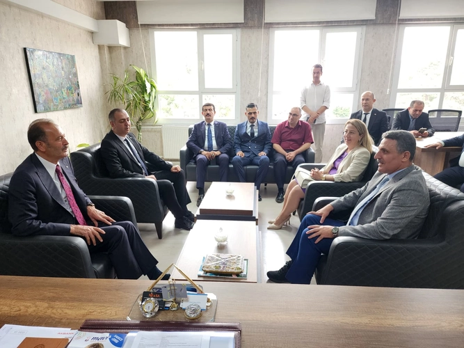MHP İzmir Milletvekili Tamer Osmanoğlu’ndan Bayraklı İlçe Milli Eğitim Müdürlüğü’ne ziyaret