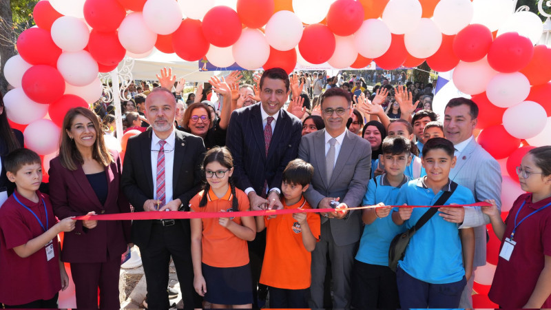 İzmir’de “İkiz Dönüşüm’ün İzinde: Teknoloji ve Bilim Şenliği” açıldı