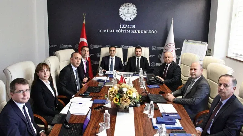 İzmir’de eğitim altyapısı Türkiye Yüzyılı vizyonuna göre güçleniyor