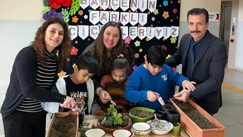 Gaziemir'de Öğrencilerden 3 Aralık Dünya Engelliler Günü'nde Anlamlı Etkinlik