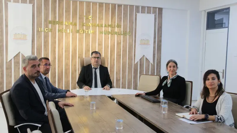 Bergama İlçe Millî Eğitim Müdürü Ulus’tan İlçe Genelinde Eğitim Kalitesini Artırmaya Yönelik Vizyon Toplantısı