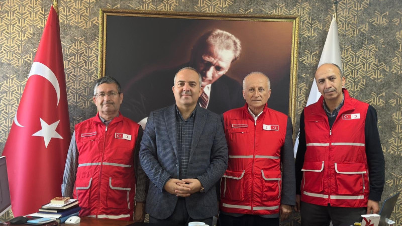 Bergama Türk Kızılay’ı, Aliağa İlçe Milli Eğitim Müdürü’nü ziyaret etti