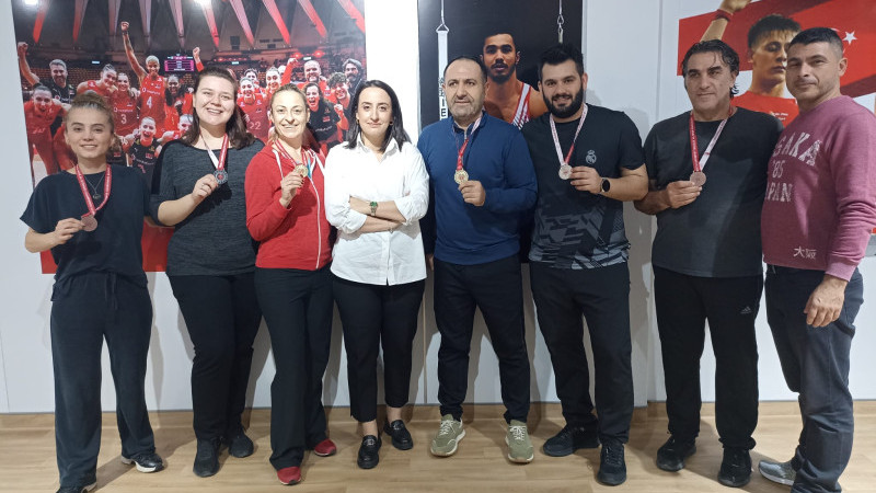 Narlıdere’de kurumlar arası masa tenisi turnuvası coşkuyla gerçekleşti