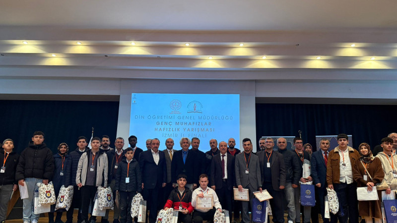 İzmir'de Genç Sada Hafızlık Yarışması Büyük Heyecana Sahne Oldu