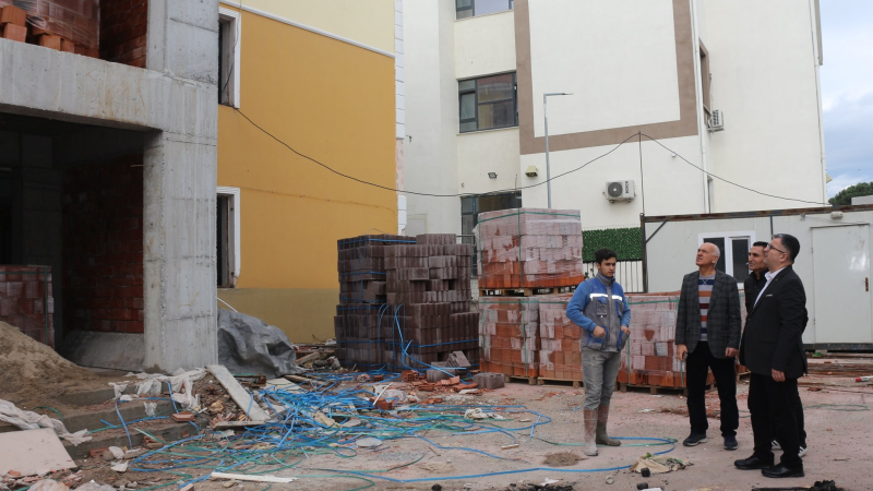 Bergama İlçe Milli Eğitim Müdürü Ekrem ULUS, Okul Binasındaki Güçlendirme Çalışmalarını Denetledi