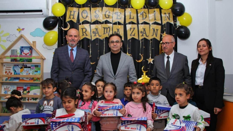 İzmir İl Millî Eğitim Müdürü Yahşi, Torbalı’da Öğrencilerle Buluştu