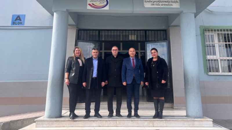 Bayraklı İlçe Milli Eğitim yöneticilerinden 100. Yıl İlkokulu’na ziyaret