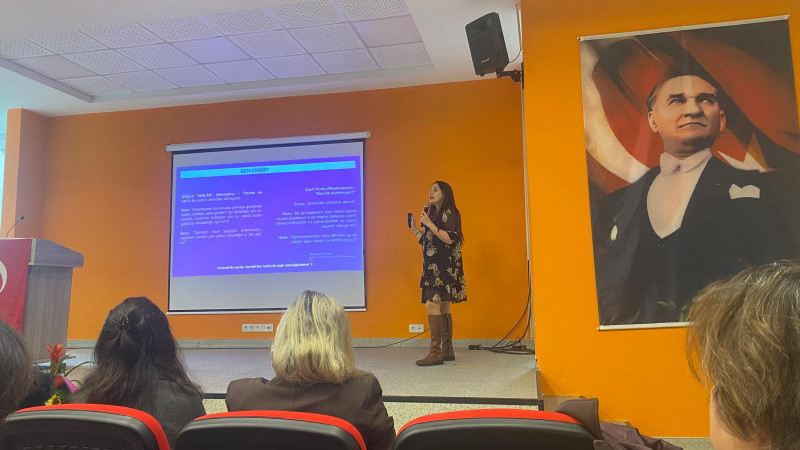 Narlıdere’de “Dijitalleşen Dünyada Genç Olmak” semineri düzenlendi