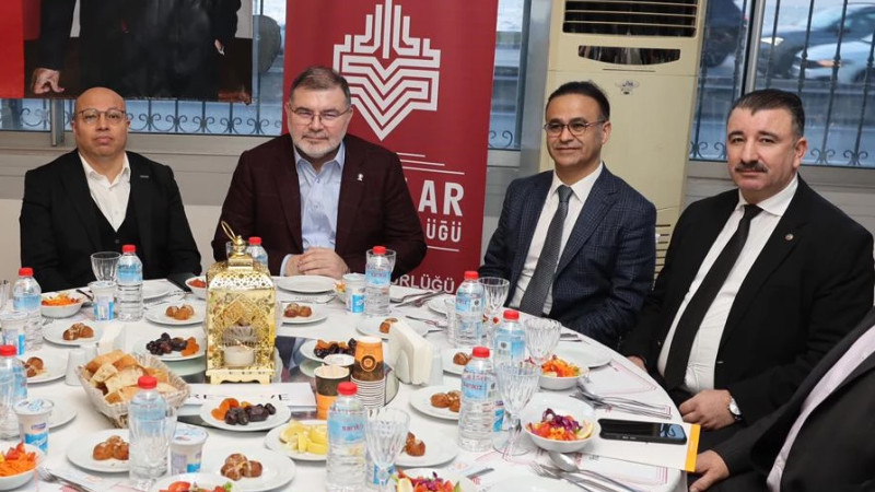 İzmir İl Millî Eğitim Müdürü Dr. Ömer Yahşi, Sivil Toplumla İftar Sofrasında Buluştu