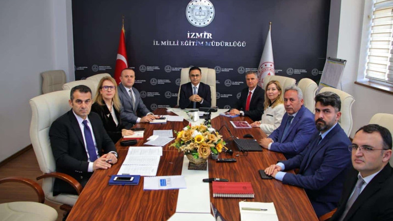 Dr. Ömer Yahşi’nin vizyonu İzmir’de eğitimi güçlendiriyor