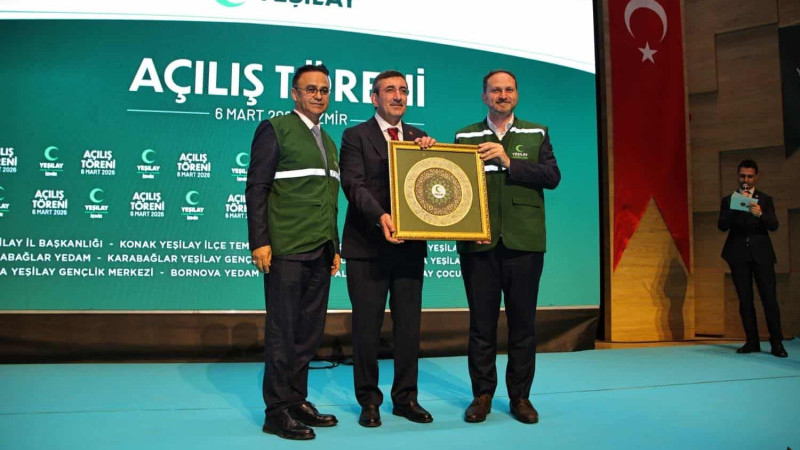 Yeşilay İzmir Şube Başkanı Dr. Ömer Yahşi bağımlılıkla mücadelede tarih yazmaya devam ediyor