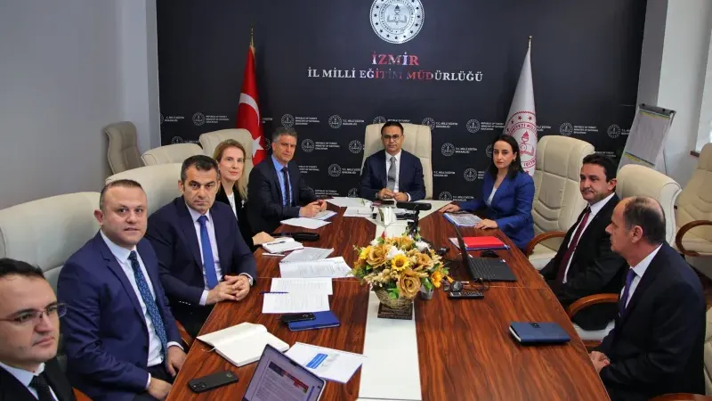 İzmir İl Millî Eğitim Müdürü Dr. Ömer Yahşi Narlıdere ilçe yöneticileriyle buluştu