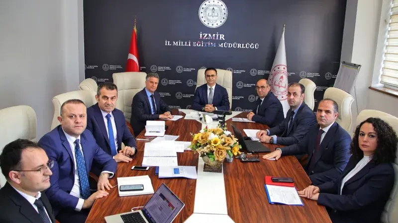 İzmir İl Millî Eğitim Müdürü Dr. Ömer Yahşi Çiğli ilçe yöneticileriyle buluştu