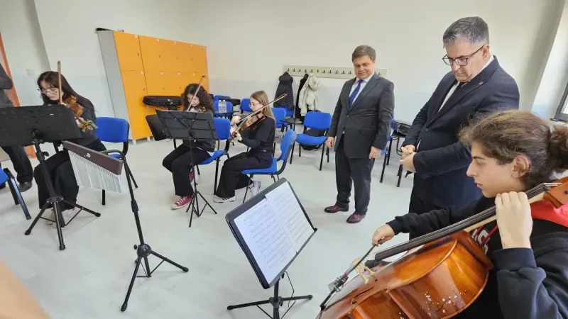 Bergama İlçe Milli Eğitim Müdürü Ekrem Ulus İlahi Dinletisi Programına Katıldı