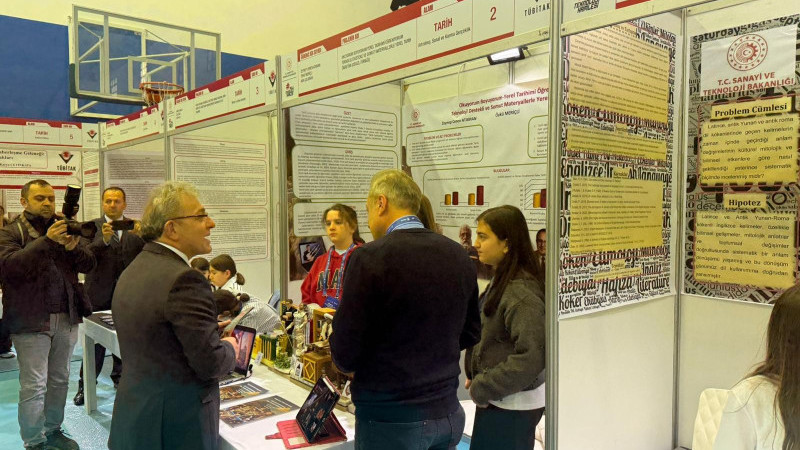 İzmir’de TÜBİTAK 2204-B Bölge Sergisi Açılışı Yapıldı