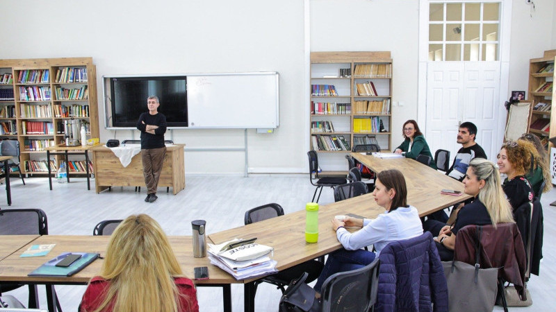 İzmir’de öğretmenlere yönelik akademi programları düzenleniyor