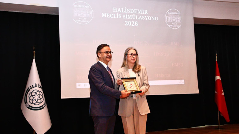 İzmir İl Millî Eğitim Müdürü Dr. Ömer Yahşi: Sorumluluk sahibi gençlik yetişiyor