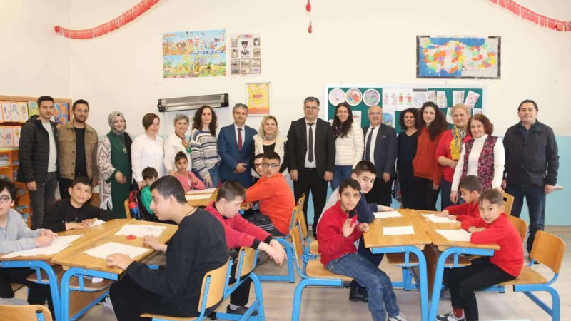 Bergama İlçe Milli Eğitim Müdürü Ekrem Ulus'tan özel gereksinimli öğrenciler için “Birlikte Üretiyoruz” projesi