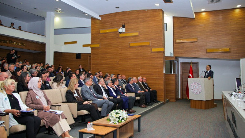 İzmir’de İl Millî Eğitim Müdürü Dr. Ömer Yahşi öncülüğünde örnek proje