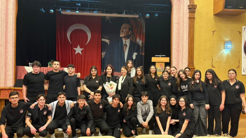 İzmir İl Millî Eğitim Müdürlüğü, TÜBİTAK iş birliğinde bilim söyleşisi düzenlendi