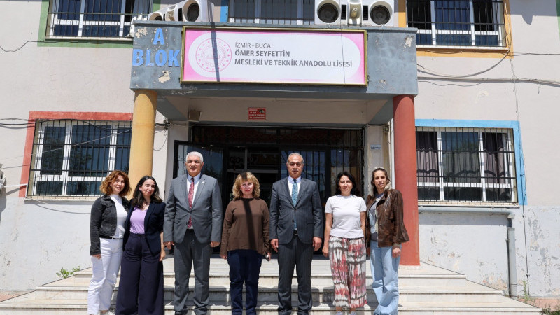 Buca'da Gürbüz ve Yılmaz, okullarda incelemelerde bulundu