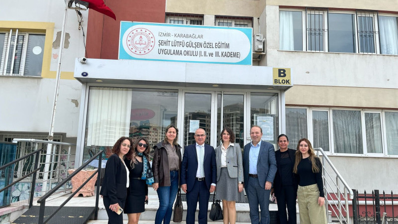 Karabağlar şube müdürlerinden Otizm Farkındalık Günü programına katılım