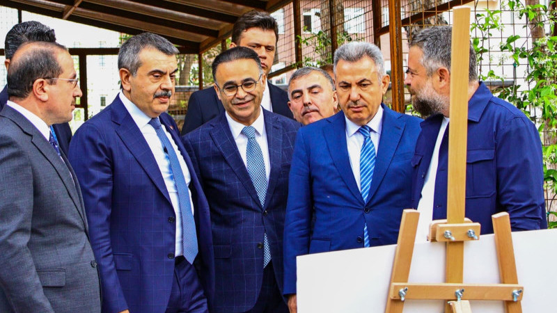 Bakan Tekin’in Katılımıyla İzmir Fen Lisesi’nde Kampüs Dönüşüm Projesi Tanıtıldı