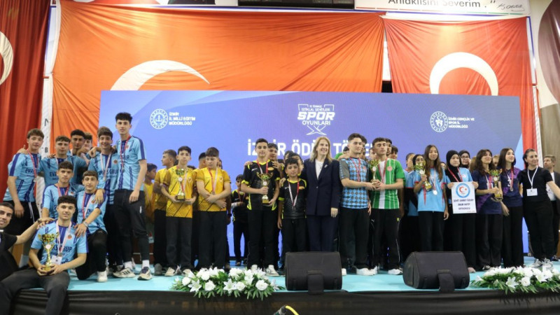 İzmir’de 2 Bin Genç Spor Turnuvalarında Buluştu
