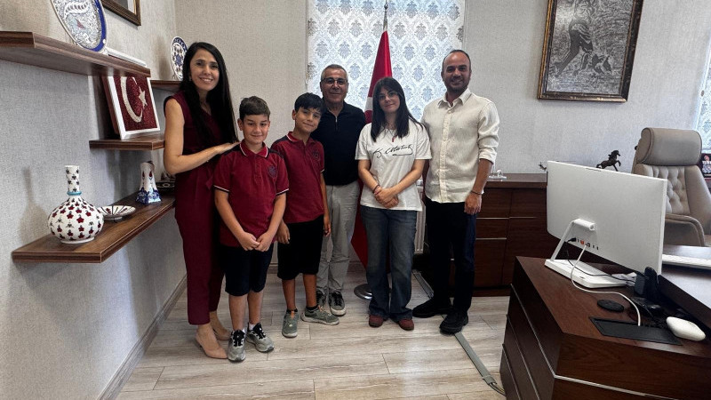 Erhan Atilla, genç yazarları makamında ağırladı