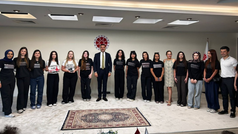 İzmir’de Genç Gazetecilerin Heyecanı Ödülle Taçlandı