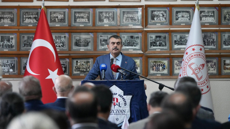 Bakan Tekin'den Özel Bezciyan Ermeni Okuluna Ziyaret