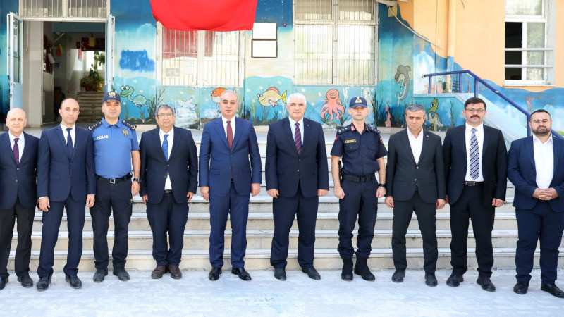 Buca’da yeni eğitim yılı başladı: Gürbüz ve Yılmaz öğrencilerle buluştu