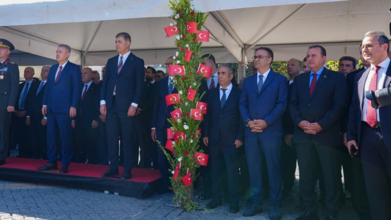 İzmir’in kurtuluşunun 104’üncü yılı kutlandı: Dr. Ömer Yahşi törende yer aldı