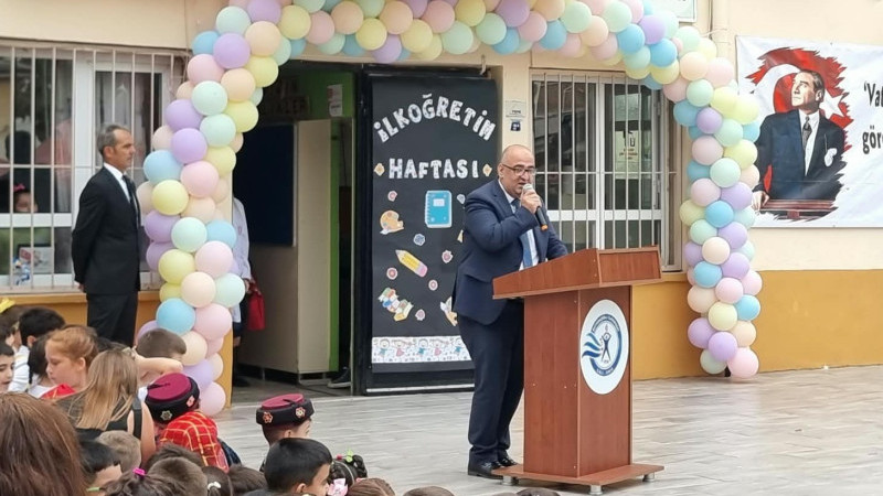Çiğli İlçe Millî Eğitim Müdürü Üner, İlköğretim Haftası kutlamalarına katıldı
