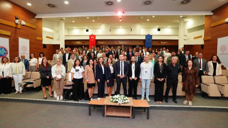 İzmir’de okul eğitimi akreditasyonunda 2026 vizyonu masaya yatırıldı