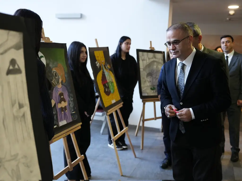 Dr. Ömer Yahşi, Bağımlılıkla Mücadele Sergisinin açılışını gerçekleştirdi