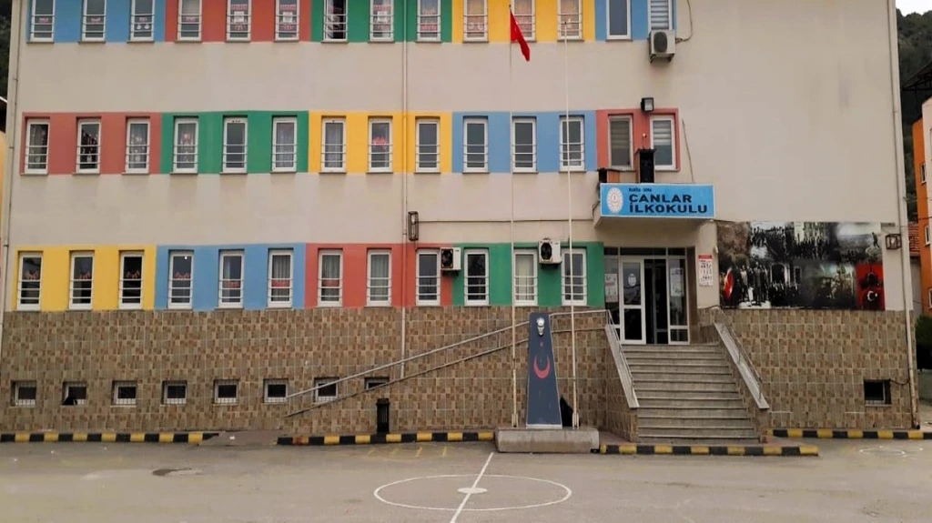 Eğitim'de şiddet: Okul müdürü hastanelik oldu!