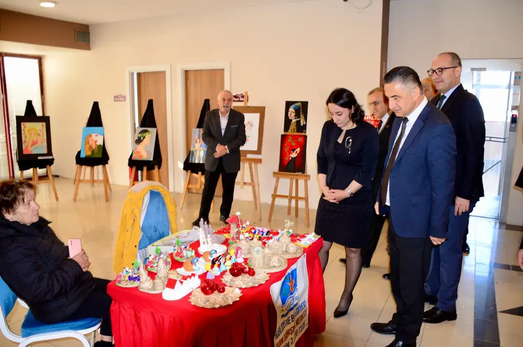 Kadın ve Zeytin Temalı ArtİZ Resim Sergisi Narlıdere’de büyük ilgi gördü