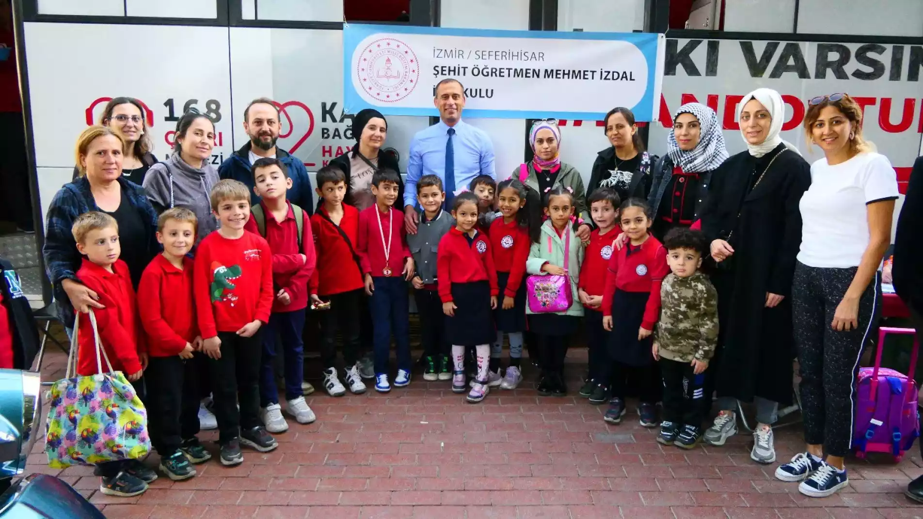 Kızılay Haftası kapsamında Seferihisar'da kan bağışı etkinliği düzenlendi